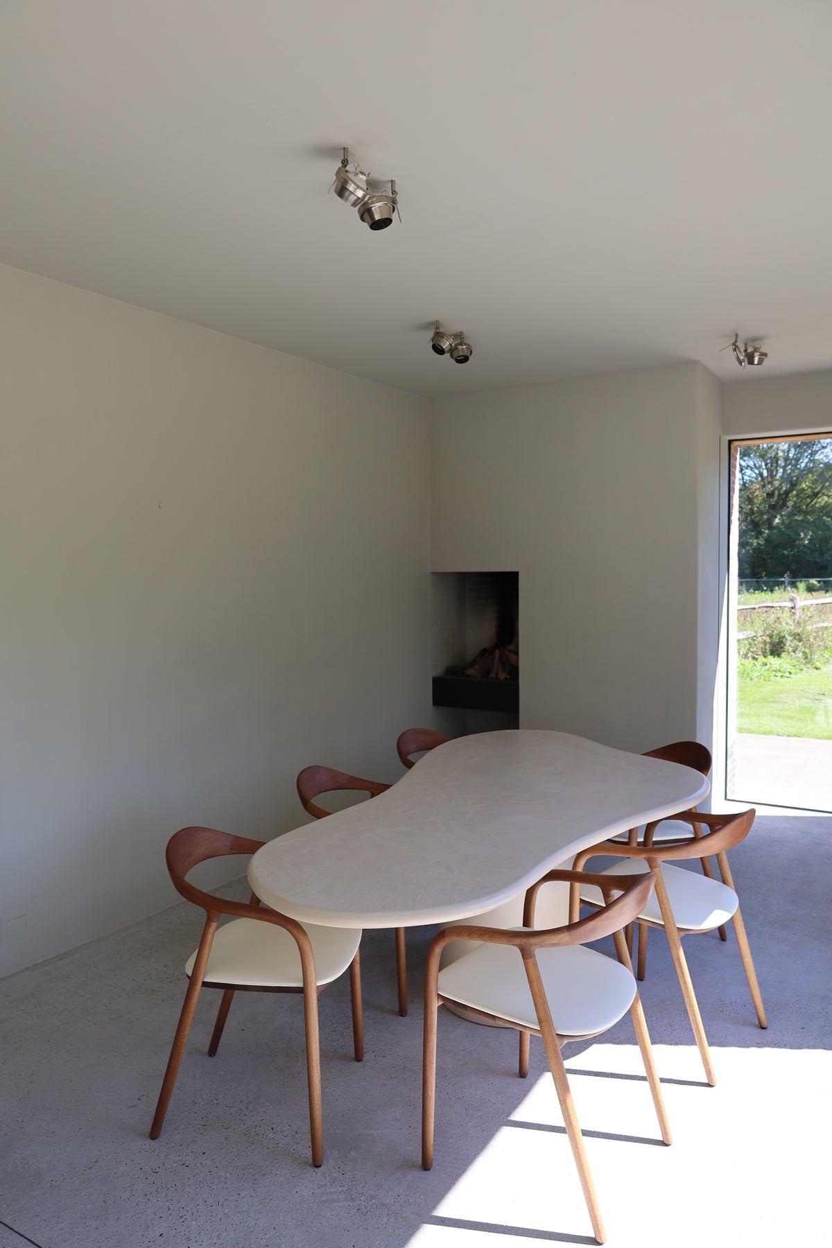 AIMI Dining Table