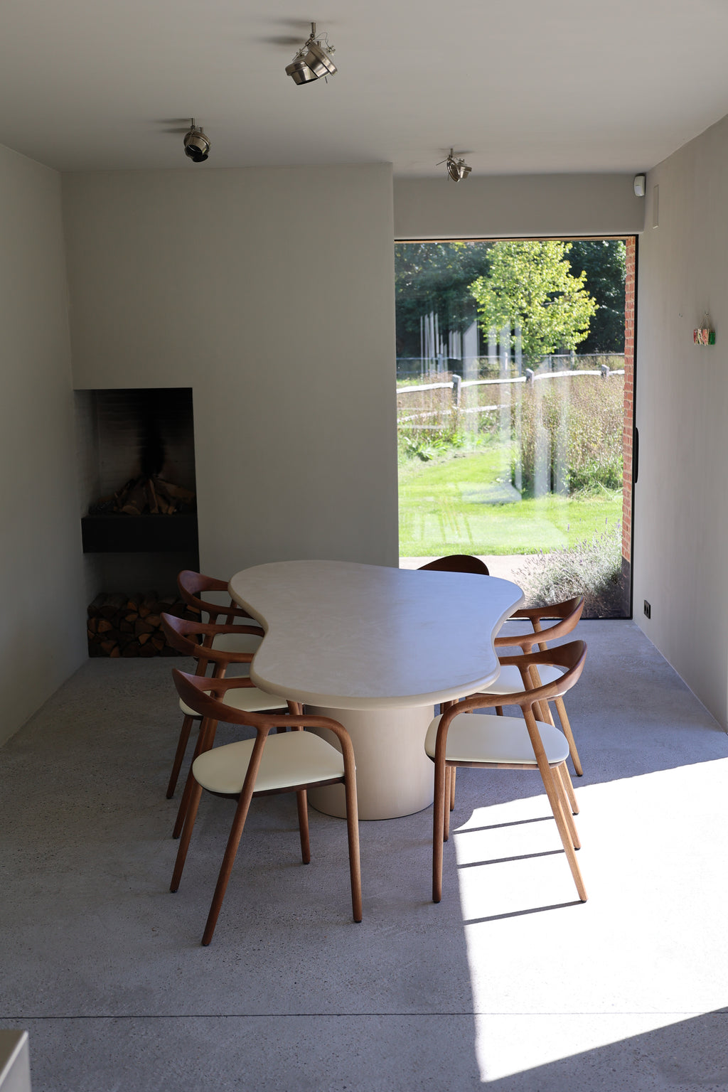AIMI Dining Table