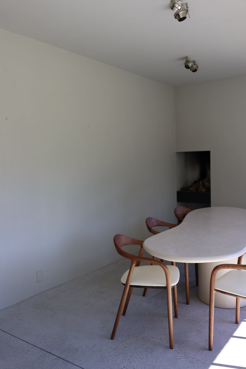 AIMI Dining Table