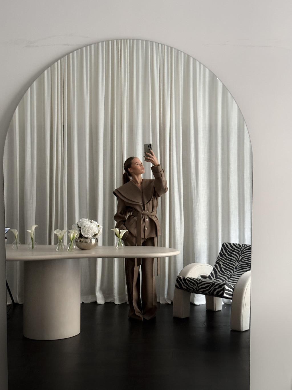AKEMI Console Table