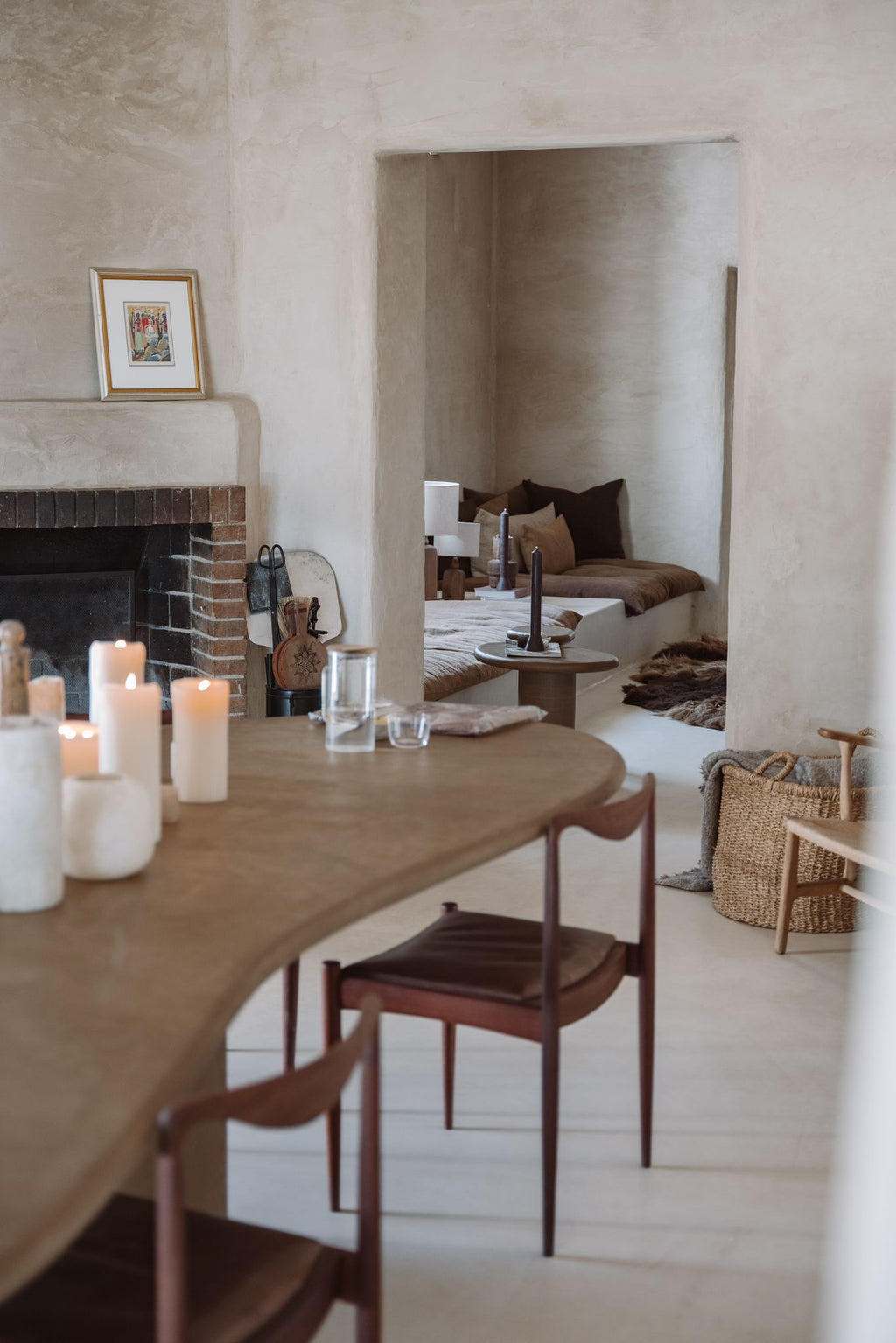 AIMI Dining Table