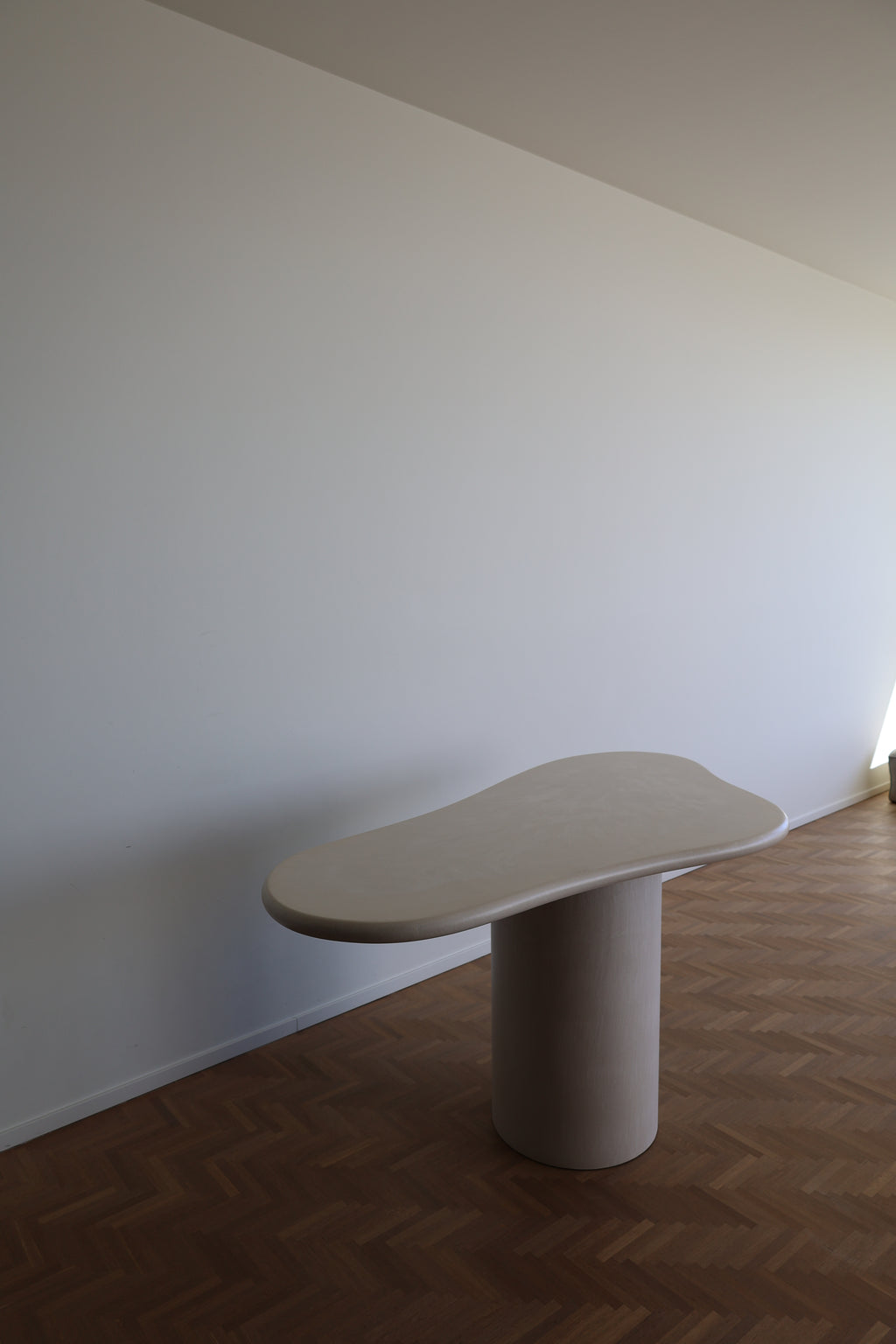AKEMI Console Table