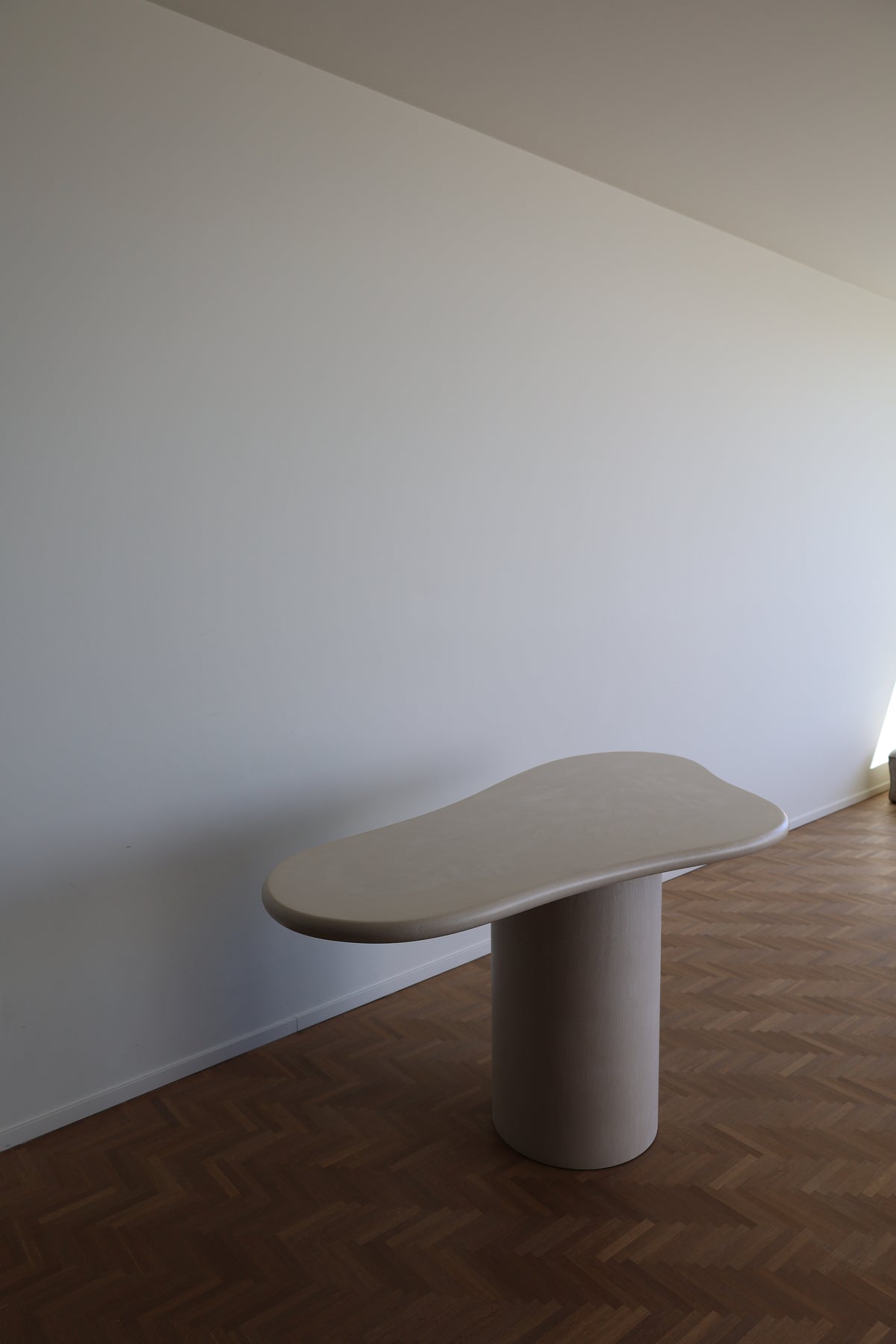AKEMI Console Table