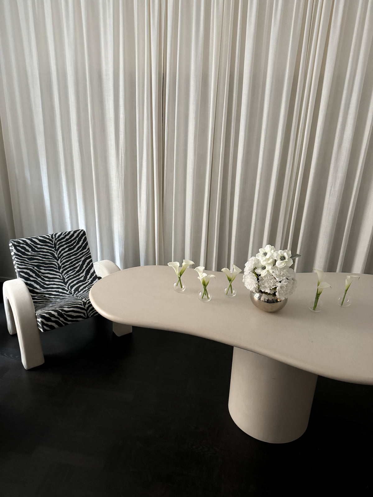 AKEMI Console Table