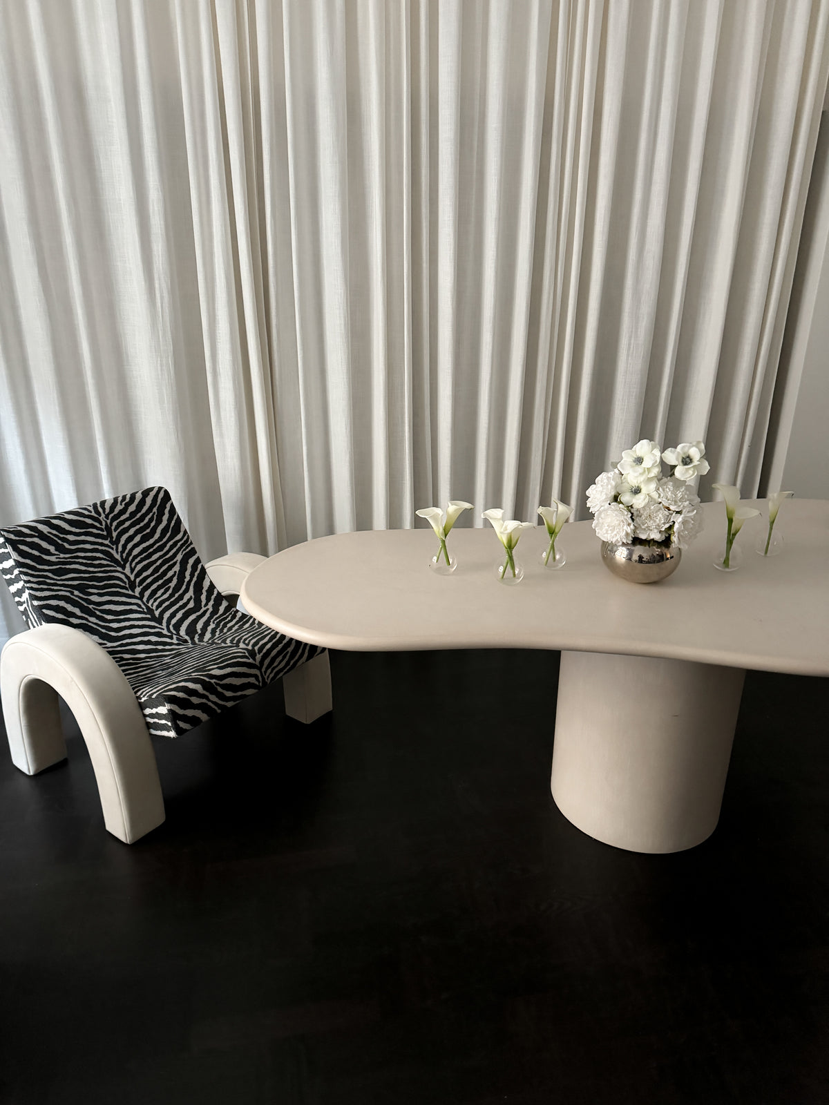 AKEMI Console Table