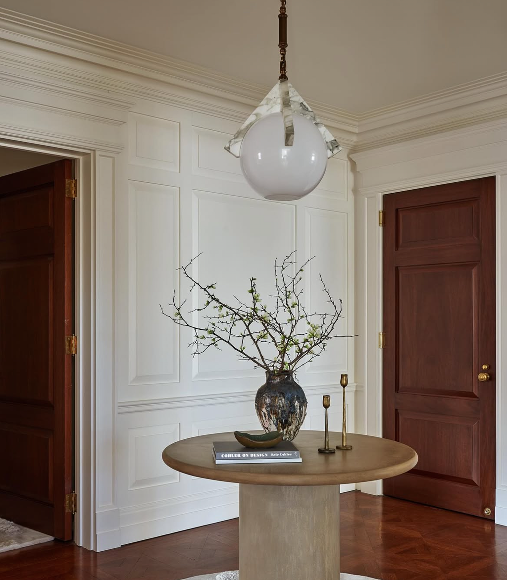 ARATA Dining Table