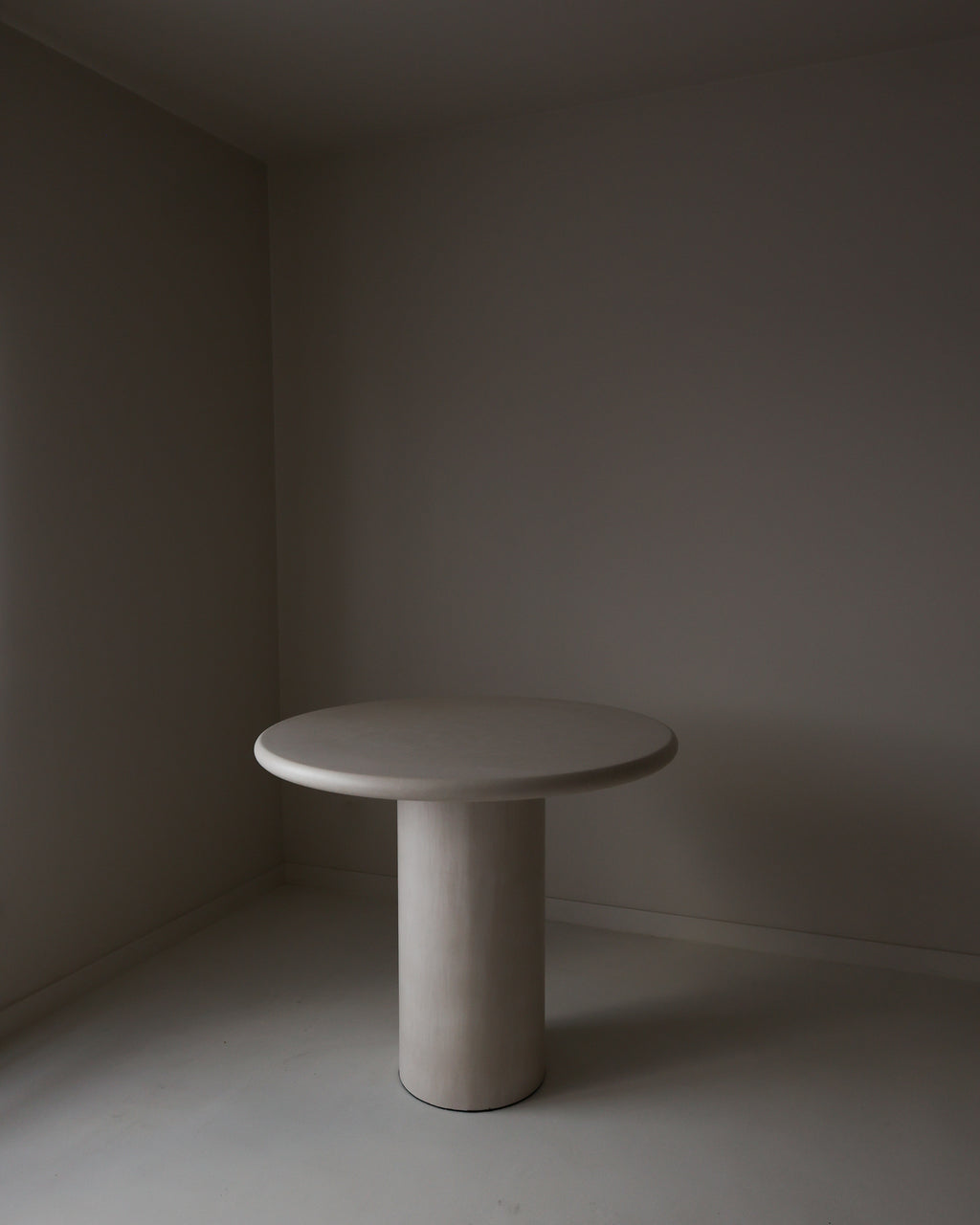 ARATA Dining Table