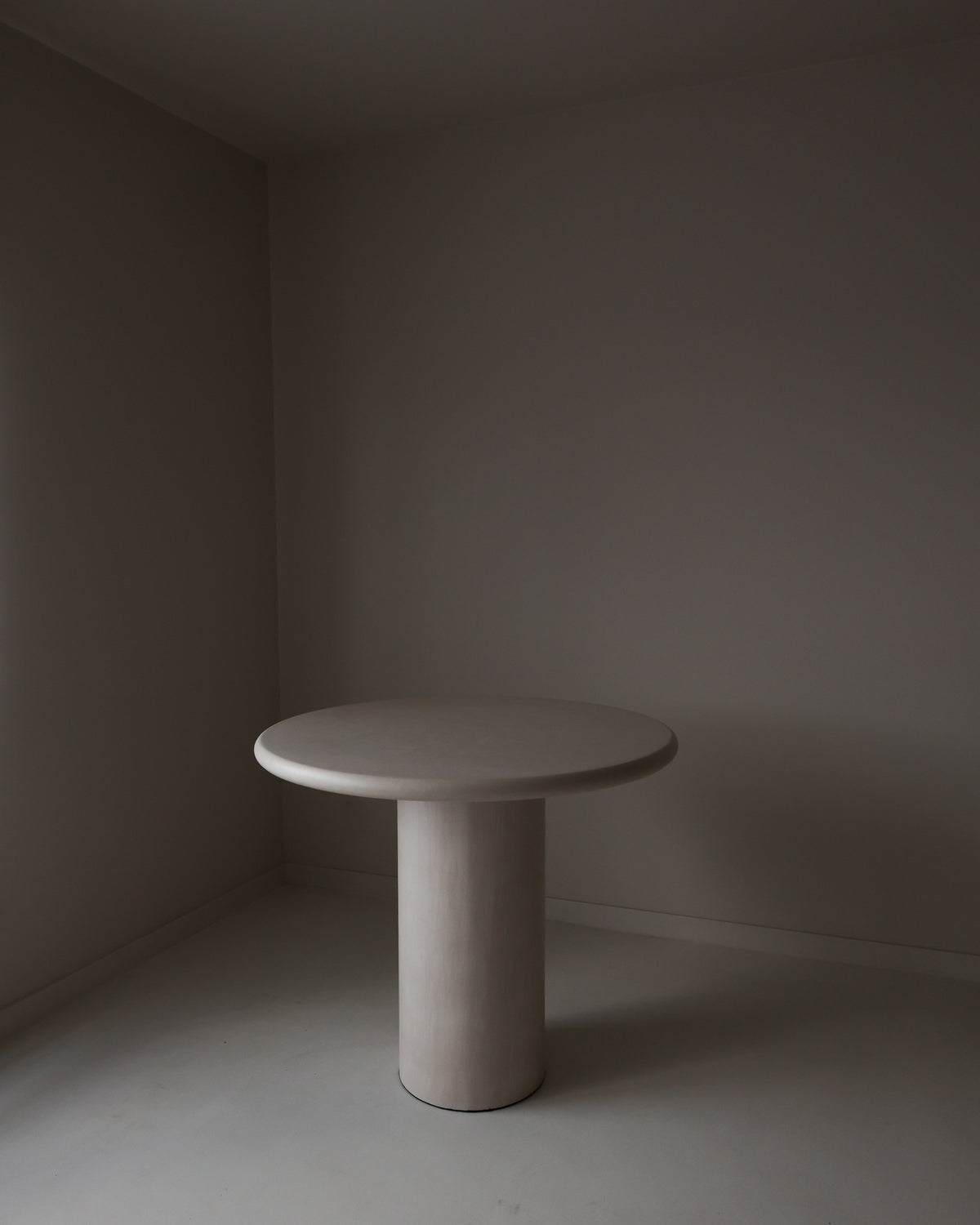 ARATA Dining Table