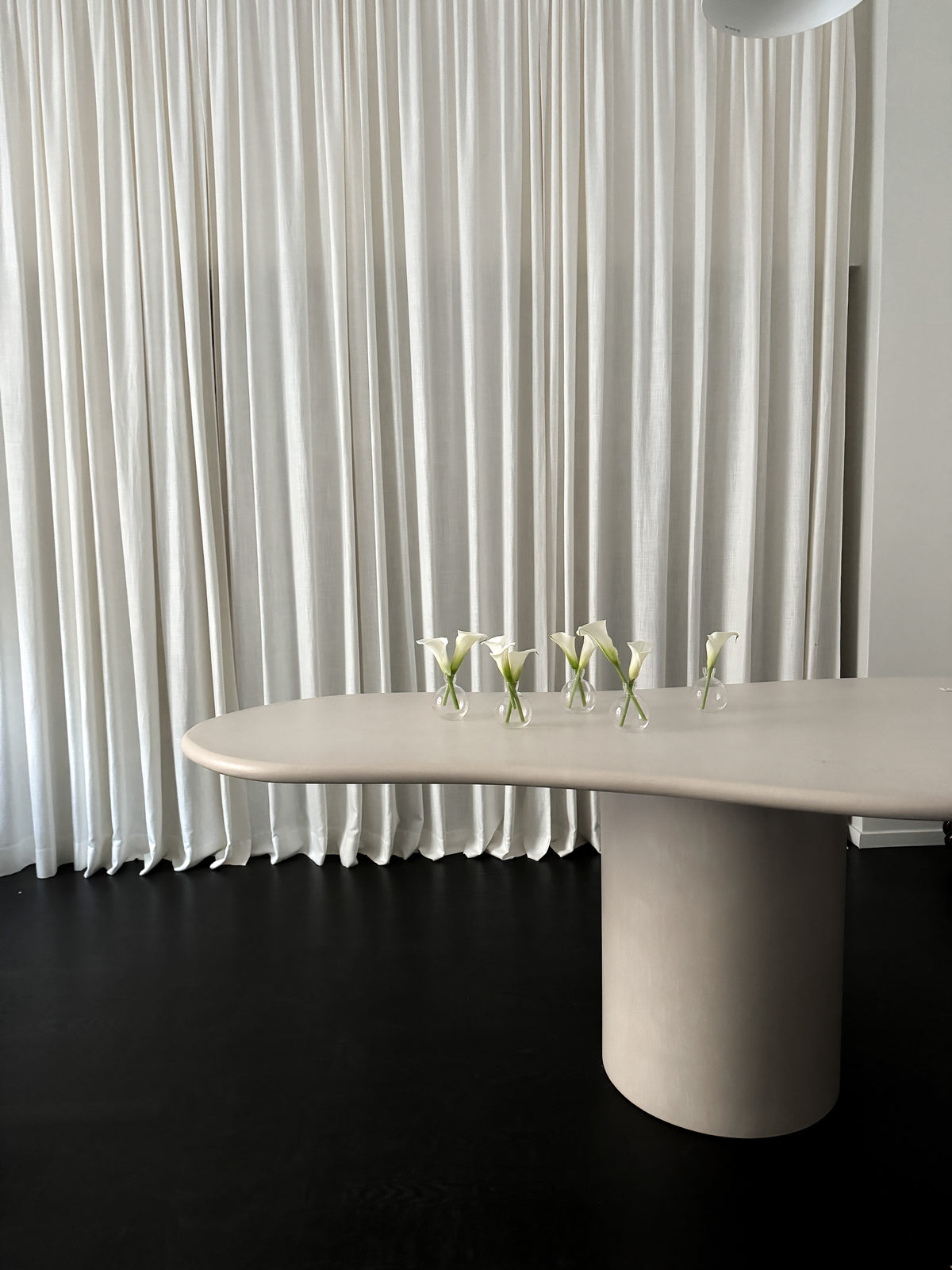 AKEMI Console Table